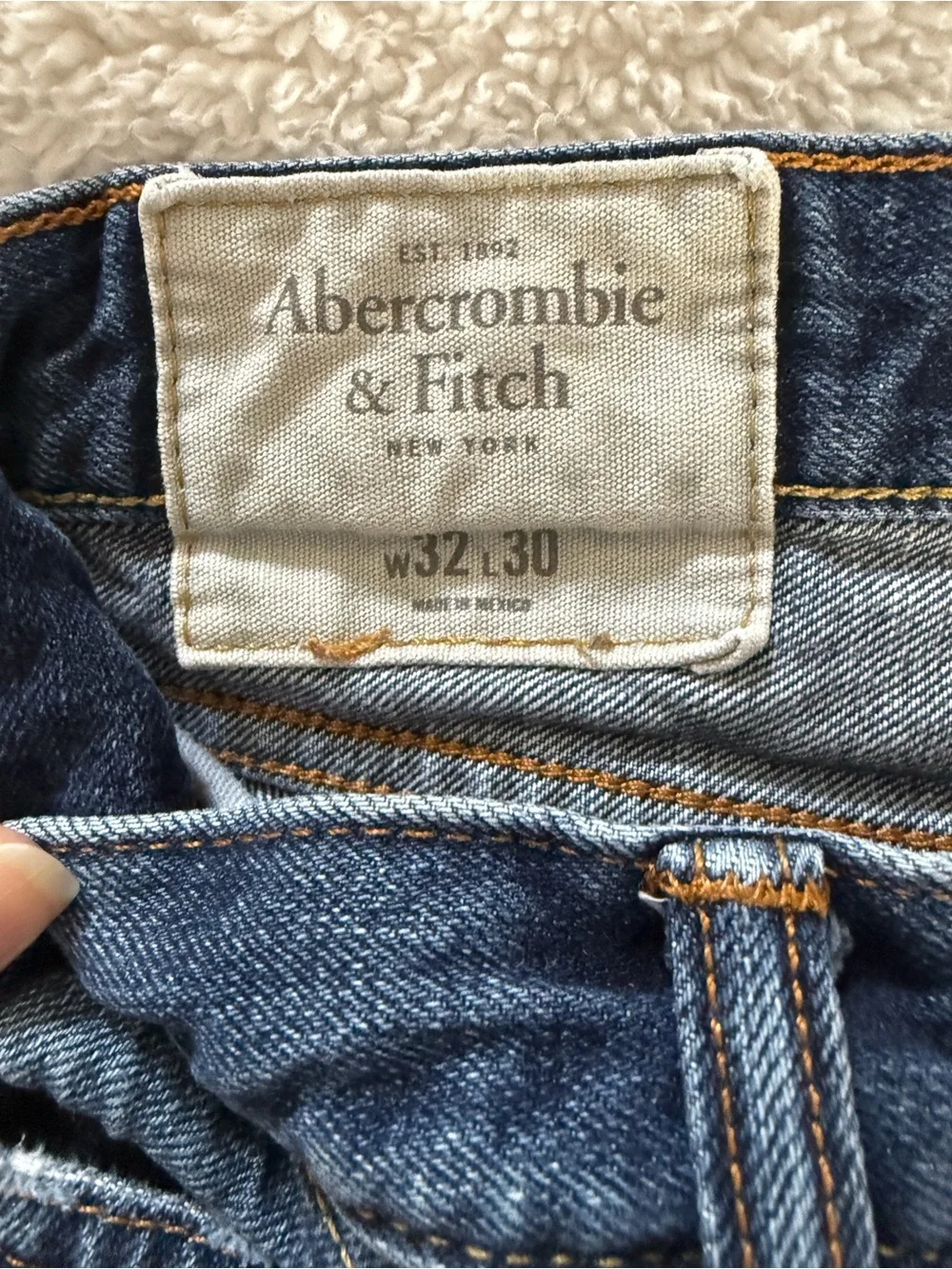 Abercrombie & Fitch Men's Dark Blue Straight-Leg Jeans size 32 x 30